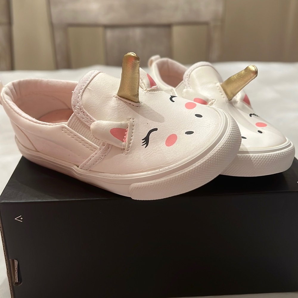 OLD NAVY Girls Unicorn Slip On Sneakers White Size Toddler Girl 6